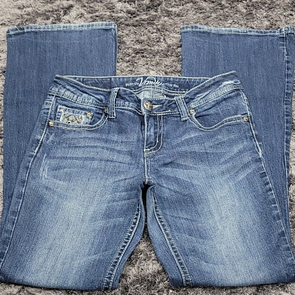 Vanity "Dakota" Jean